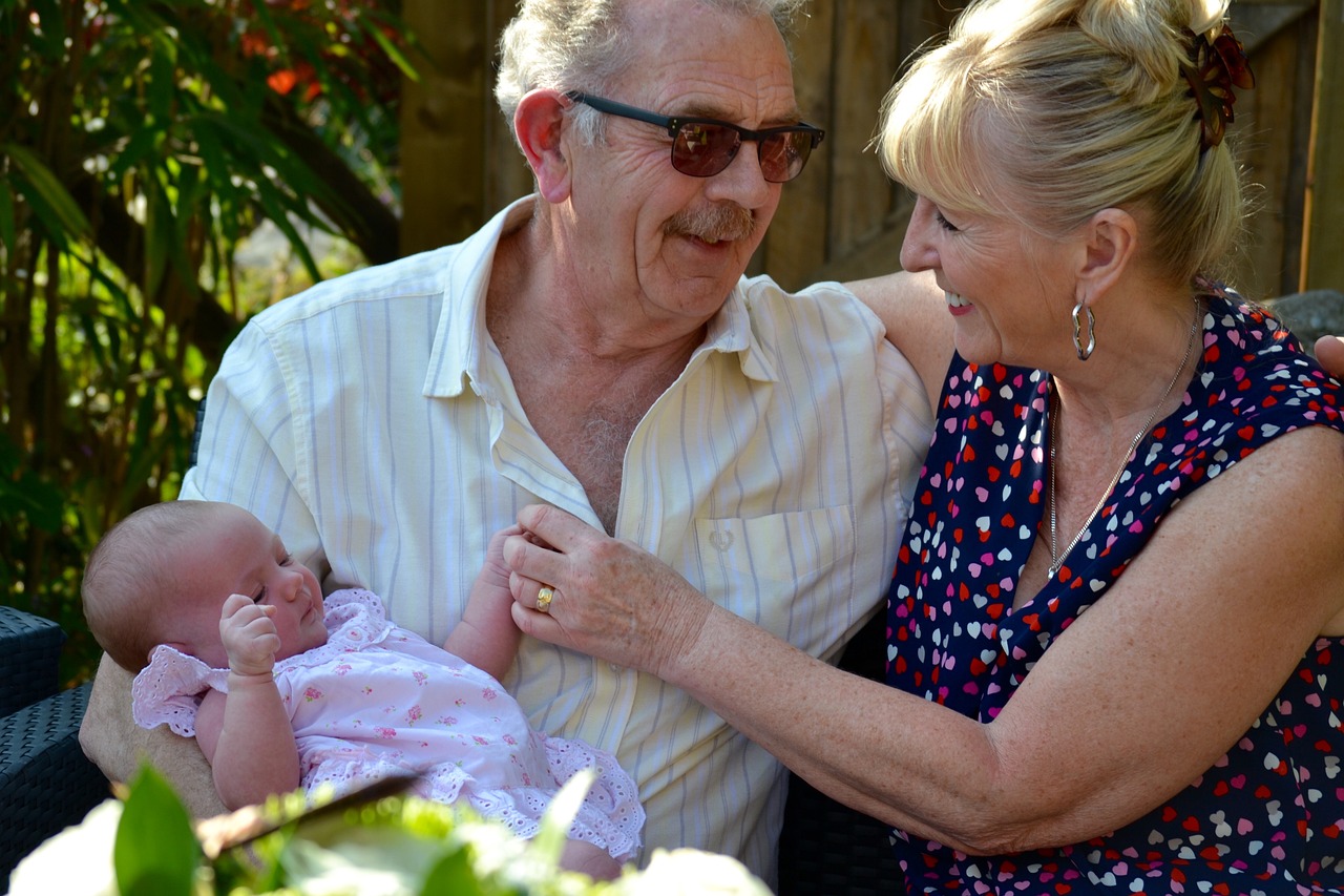 Read more about the article Mastering the Art: How to Be a Good Grandparent After 50